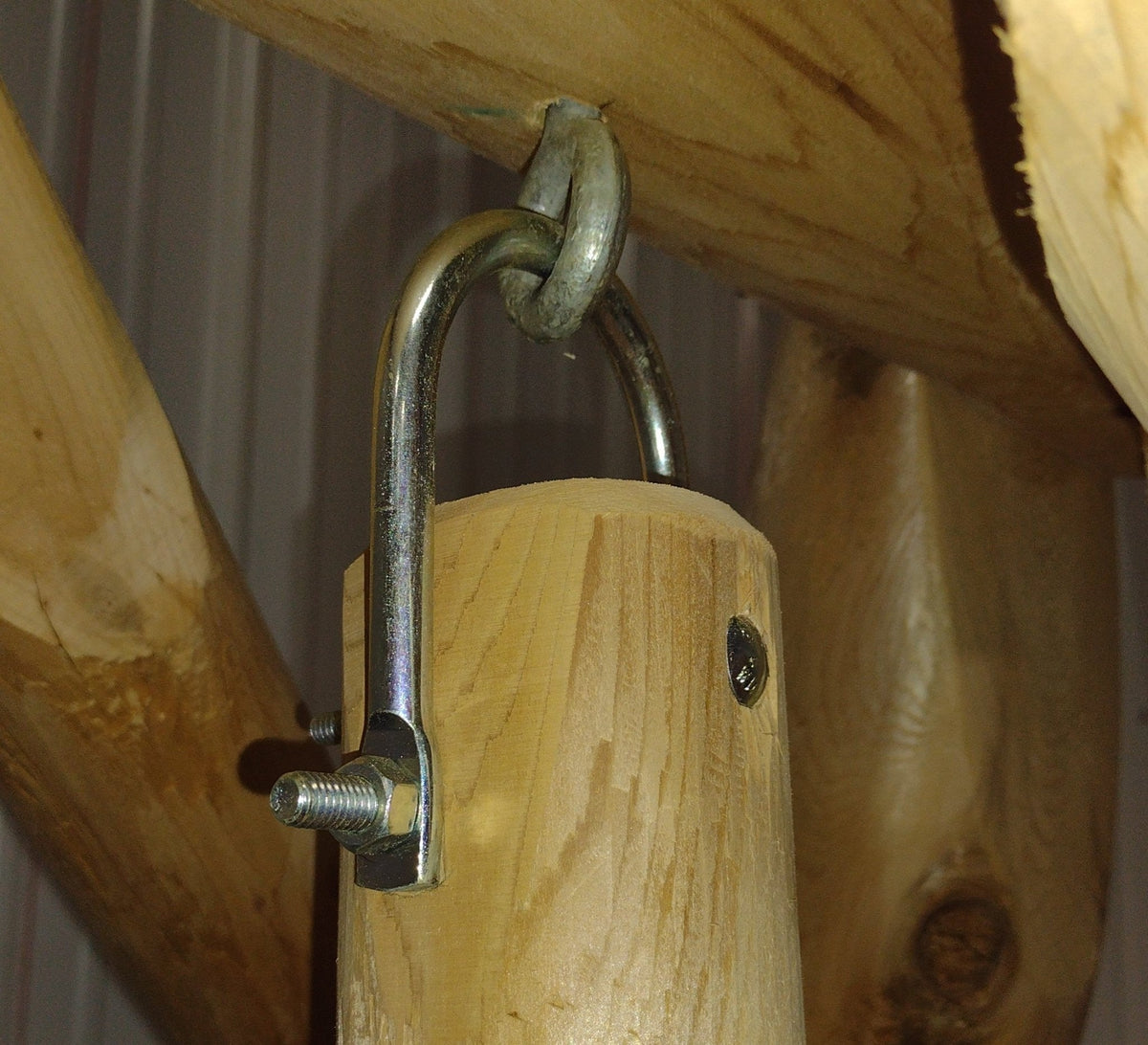Sturdy metal hanging hardware for a secure and stable log swing set installation